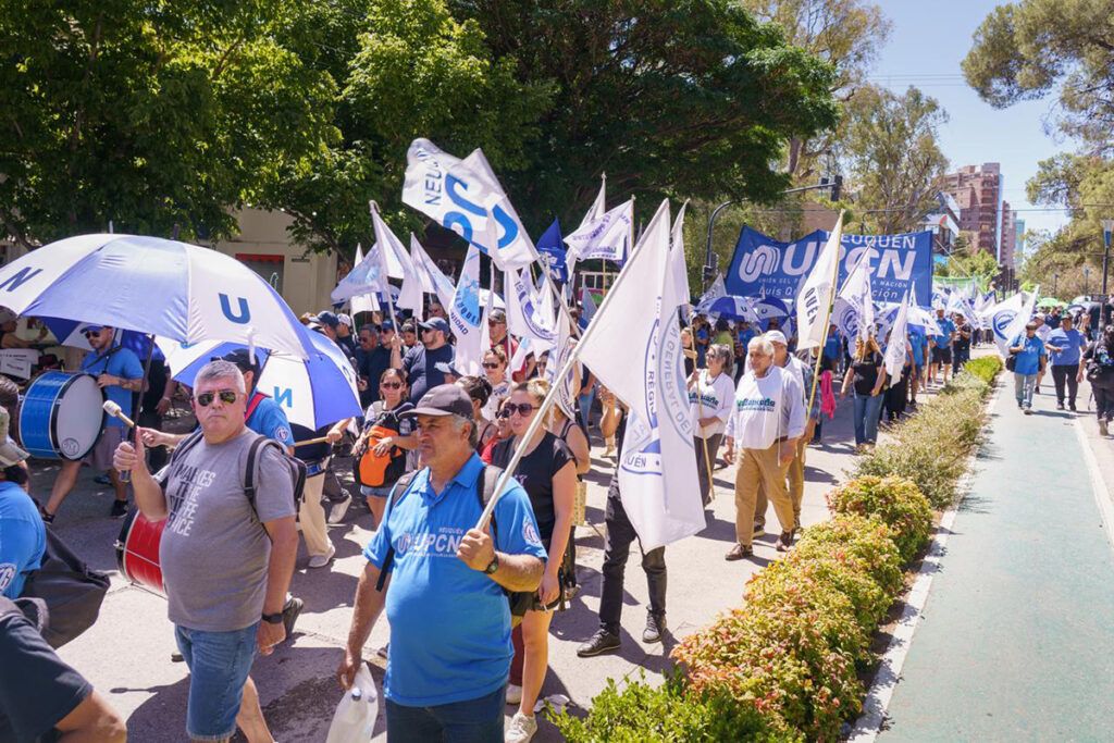 trabajadores protestan en Neuquén