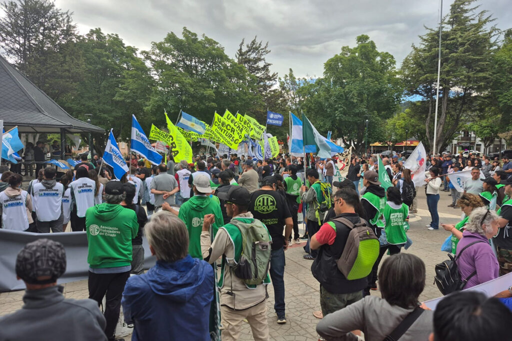 Los trabajadores marcharon contra la reforma laboral en las ciudades patagónicas