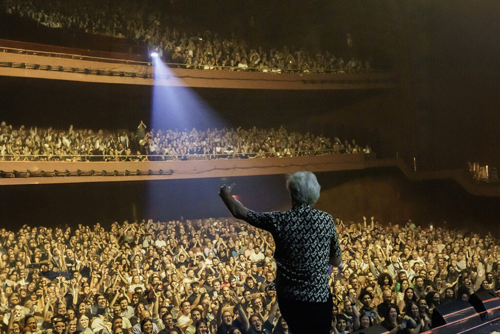 Stewart Copeland reinventó a The Police con arreglos orquestales y solos electrizantes