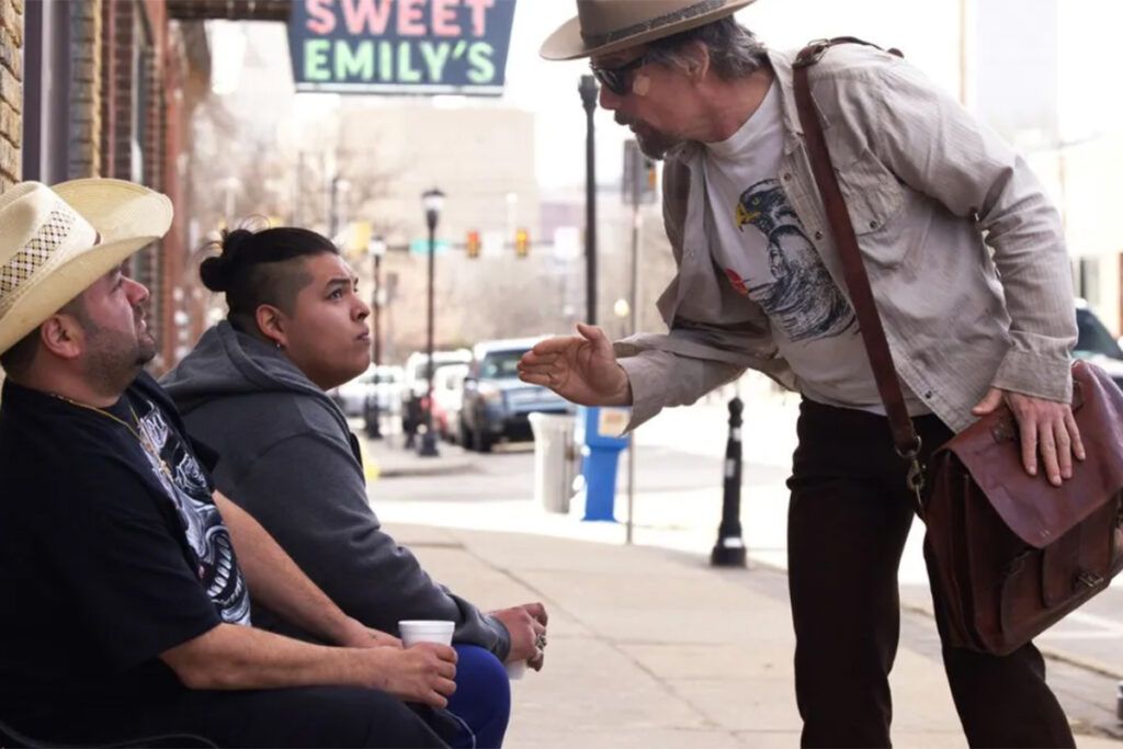 "Toda la verdad": Ethan Hawke, una investigación torpe, un pasado que no cierra y una mirada incómoda sobre EEUU