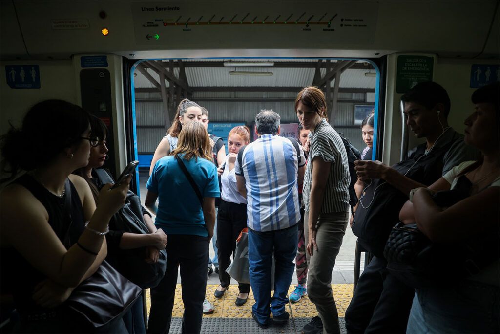 La crisis del tren Sarmiento: “Es normal que pase algo, parece a propósito” 7 La crisis del tren Sarmiento: “Es normal que pase algo, parece a propósito”