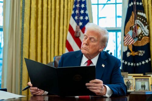 EE UU de Trump: la espada es un garrote, la pluma se persigue y, ahora, la palabra se prohíbe