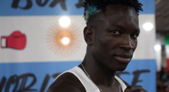 El senegalés sensación en boxeo: tiene 33 hermanos, es vendedor ambulante y está invicto