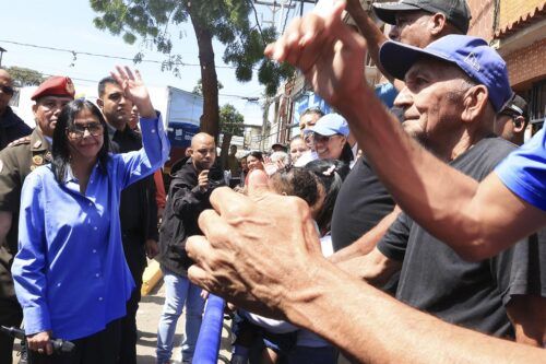 Desde su cautiverio, Maduro llamó a apoyar a Delcy Rodríguez