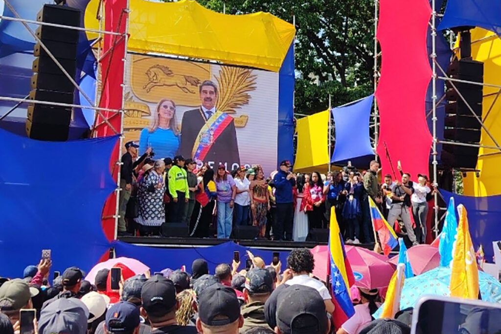 Multitudinaria marcha de mujeres en Venezuela por la liberación de Maduro y su esposa