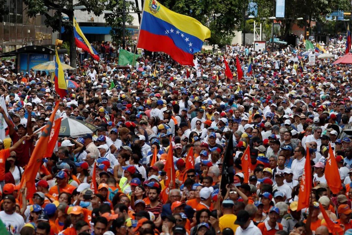 Miles de personas marcharon en Caracas para exigir la liberación de Maduro