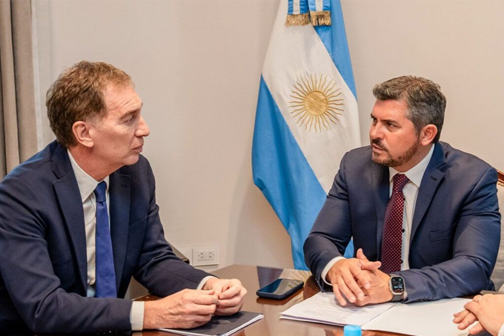 En búsqueda de respaldos para la reforma laboral, Santilli se reunió Cornejo y Orrego