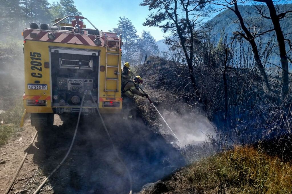 Familias evacuadas y riesgo de colapso energético en Chubut: afirman que el fuego está “absolutamente descontrolado”