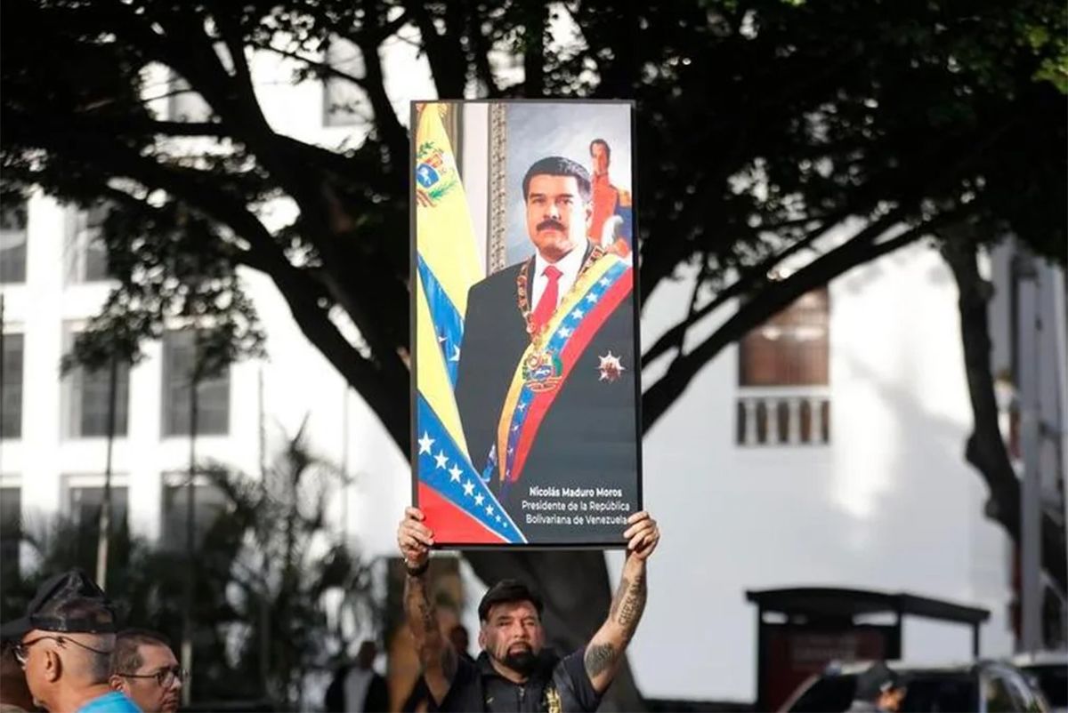 Nicolás Maduro escuchó los cargos y se declaró como prisionero de guerra