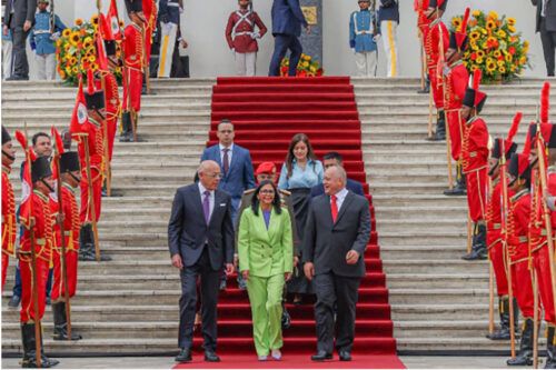 Delcy Rodríguez presentó un plan de gobierno con alusiones a Bolívar y Nicolás Maduro