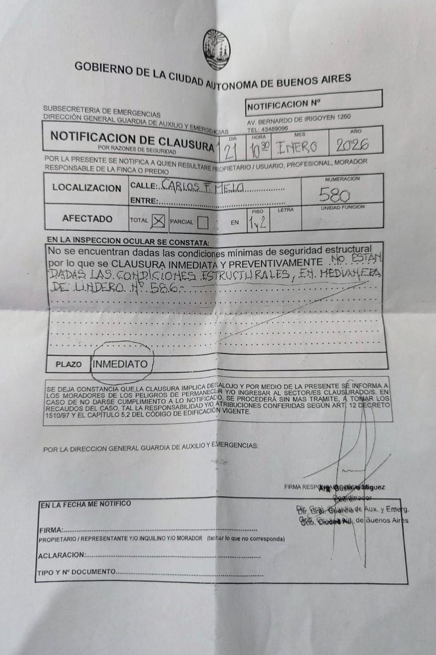 Por orden del Gobierno de la Ciudad, siete familias fueron desalojadas y permanecen en la calle