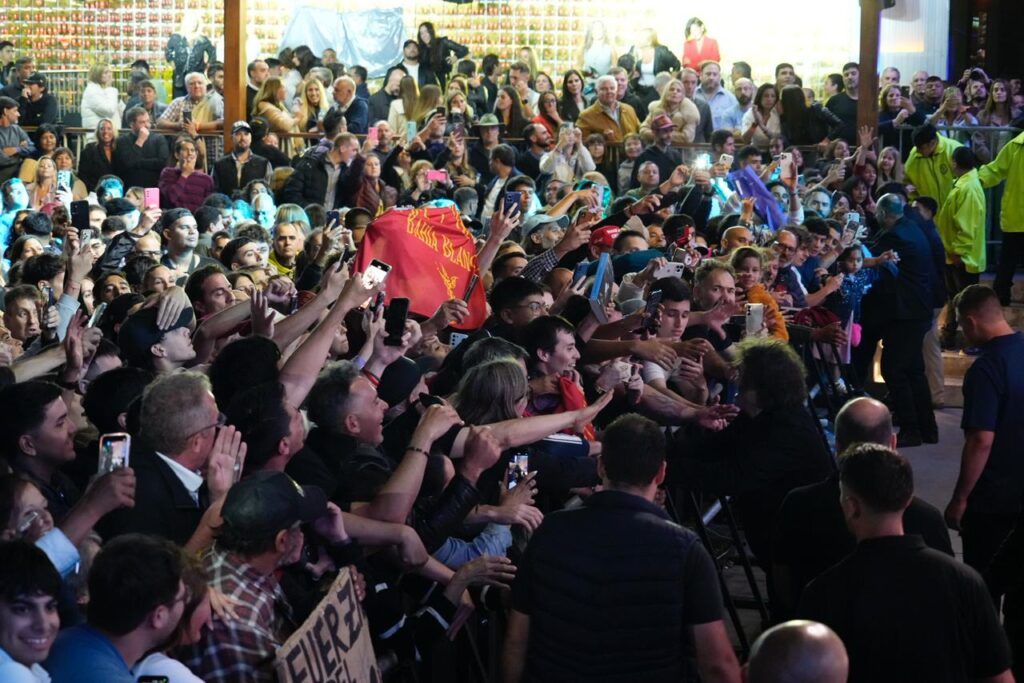 La militancia libertaria rechaza a Pareja pese a la orden de no confrontar y hace tambalear su sueño de gobernar la Provincia 2 La militancia libertaria rechaza a Pareja pese a la orden de no confrontar y hace tambalear su sueño de gobernar la Provincia