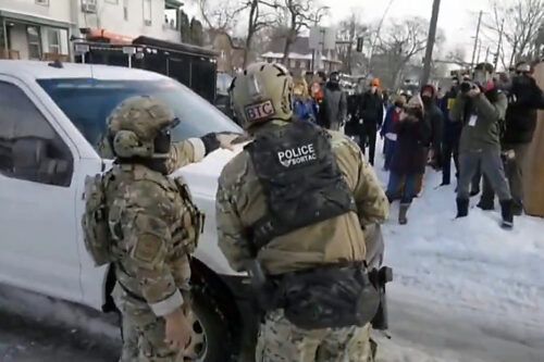 Minneapolis en pie de guerra: masivas protestas tras el asesinato de una mujer a manos de un agente migratorio