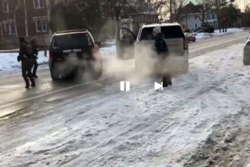EE UU: la policía que persigue inmigrantes mató a una mujer de un tiro en la cabeza durante una supuesta redada