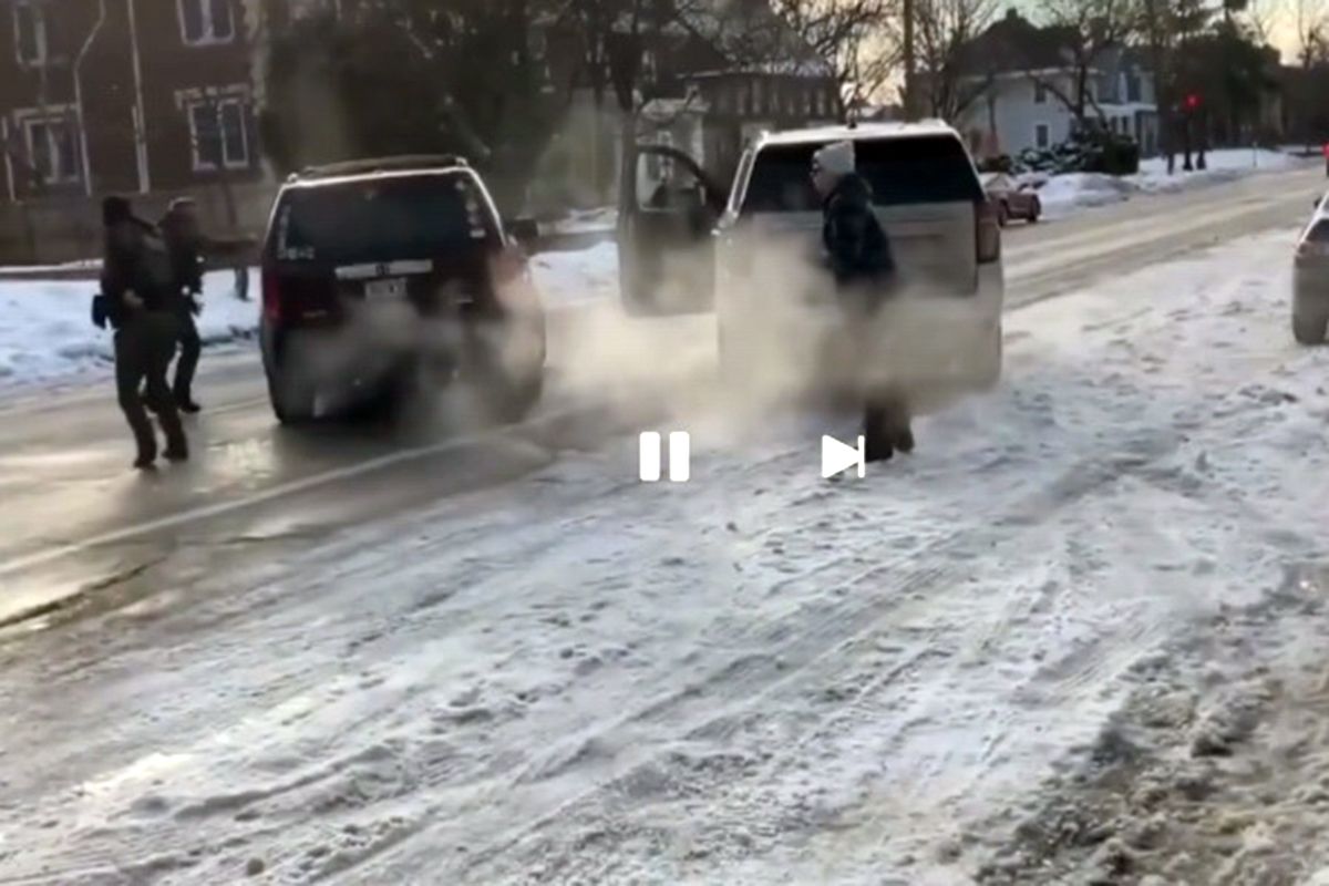 EE UU: la policía que persigue inmigrantes mató a una mujer de un tiro en la cabeza durante una supuesta redada
