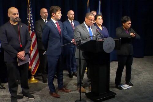 Renuncian fiscales de Minnesota porque se niegan a investigar a la viuda de Renee Good