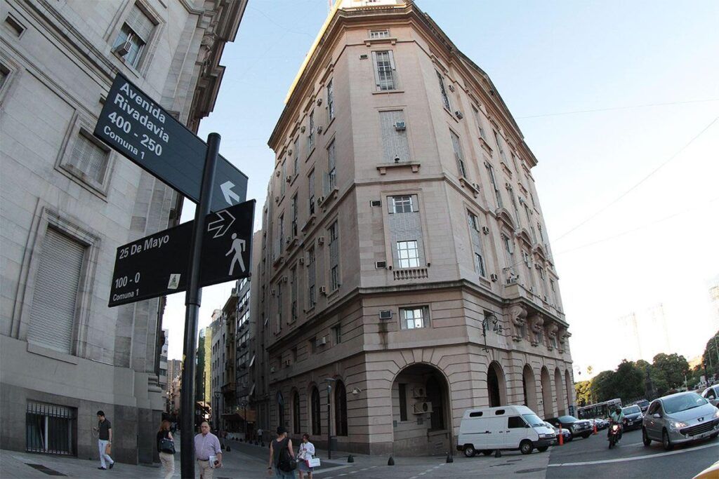 La ampliación de los poderes de la SIDE le pone combustible a la interna de la derecha