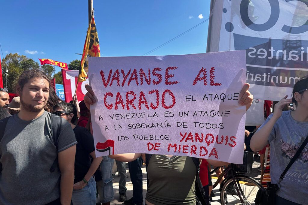 Venezuela en Buenos Aires: repudio ante la embajada yanqui y festejo en el Obelisco
