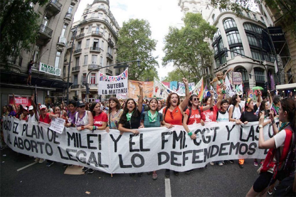 Los retrocesos en políticas de género convocan a los transfeminismos a las calles