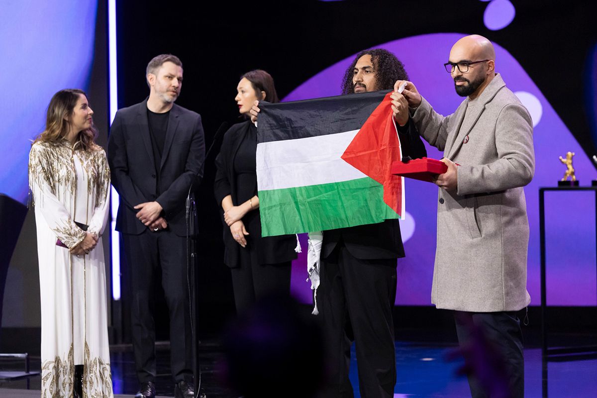 Director palestino denuncia a Alemania en la Berlinale por complicidad en el genocidio en Gaza