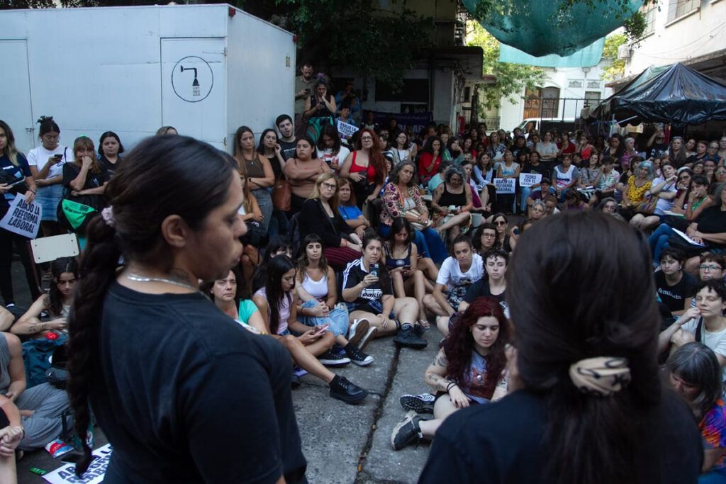 Rumbo al 8M: se realizó la primera asamblea organizativa con eje en la reforma laboral