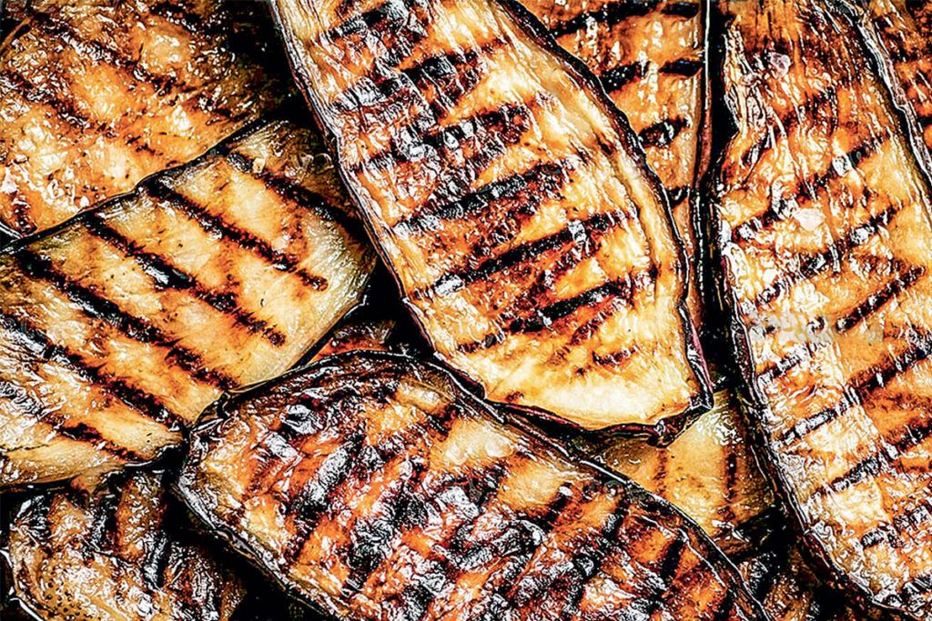 Berenjenas a la parmigiana, con el sabor del tomate, la oliva y el fuego del sur de Italia