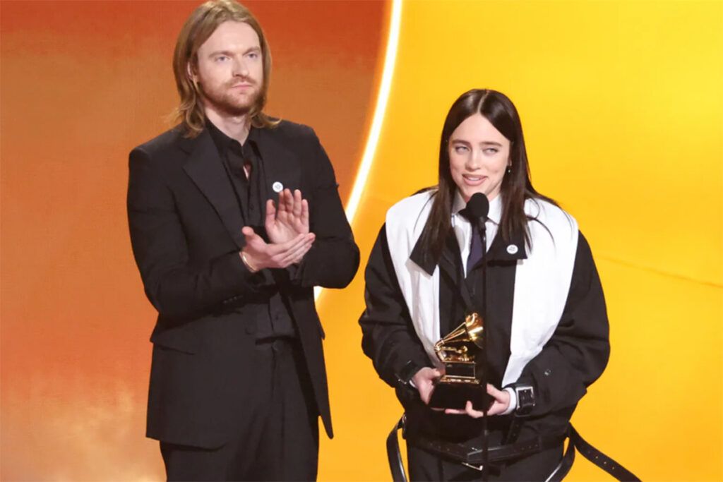 Premios Grammy 2026: críticas generalizadas al ICE y la consagración de Ca7riel y Paco Amoroso