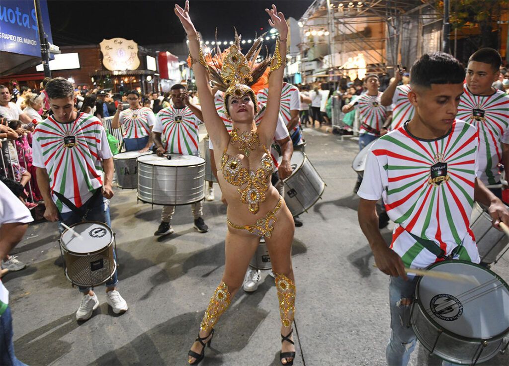 De Guaminí a Lincoln: un recorrido lleno de color y baile por los carnavales bonaerenses