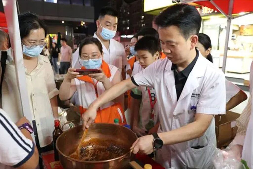 Se les vino la noche: el consumo urbano, uno de los motores más dinámicos de la economía china 1 Se les vino la noche: el consumo urbano, uno de los motores más dinámicos de la economía china