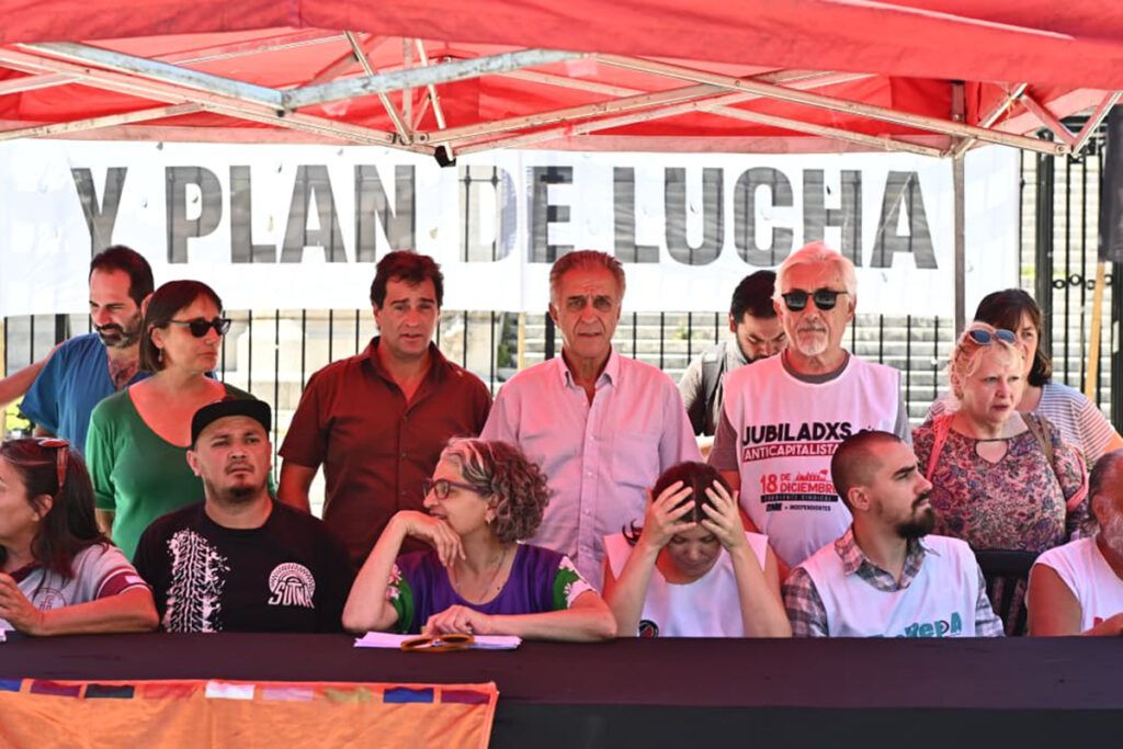 Los sindicatos agrupados en el Plenario del Sindicalismo Combativo ratificaron sus paros y reclamaron una huelga a la CGT