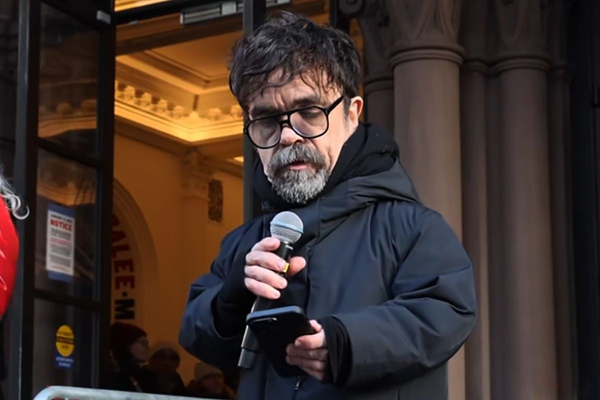 Peter Dinklage leyó un emotivo poema para honrar a una víctima del ICE