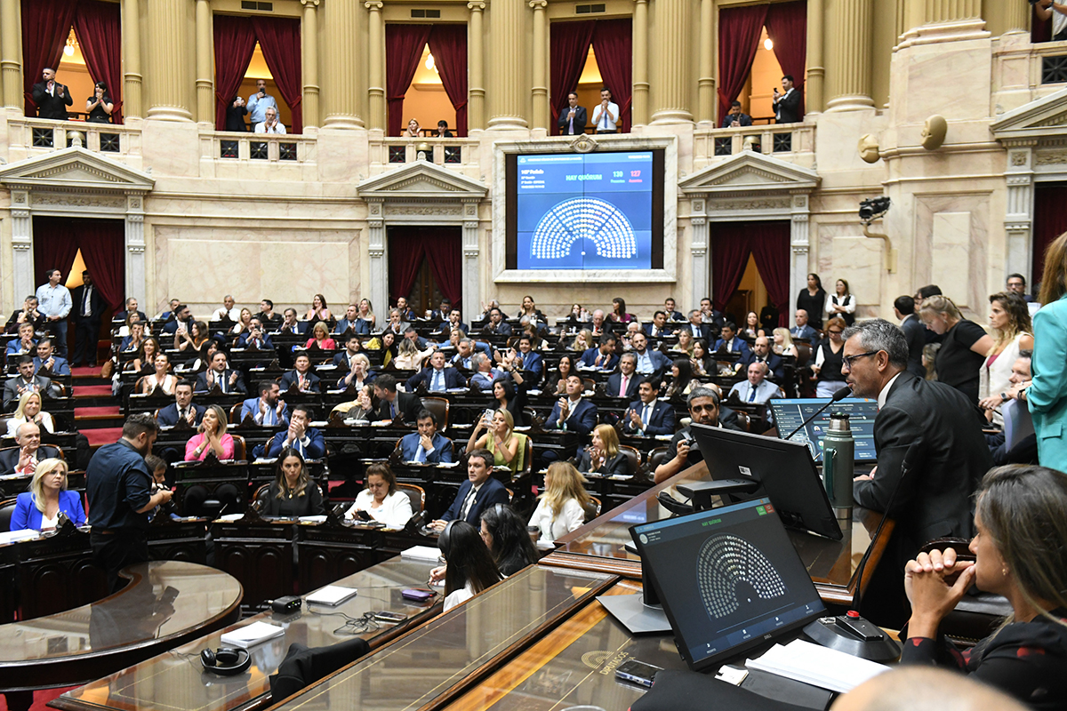 Diputados: Milei logró aprobar con lo justo el proyecto modificado de Reforma Laboral y el debate vuelve al Senado