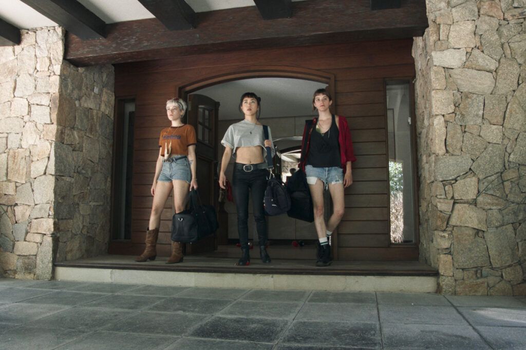 "El tema del verano": cuando el apocalipsis llega en ojotas y no da miedo