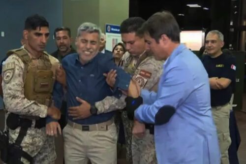 «No se aguanta»: el ministro de Seguridad de Córdoba se sometió a un guante eléctrico y no le fue tal como esperaba…