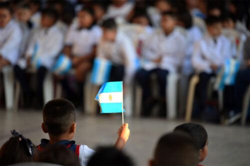 Macrismo explícito: revelan un feroz ajuste en equipamiento educativo y cifra incierta de docentes