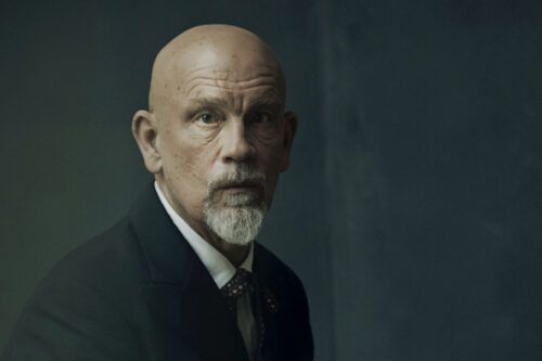 John Malkovich llega a Buenos Aires con una obra sobre la dictadura de Pinochet basada en textos de Roberto Bolaño
