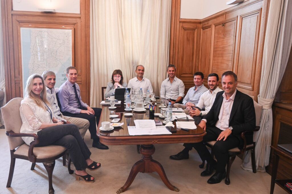 Adorni no se va (por ahora): los Milei sostienen al jefe de gabinete para evitar que se desmadre el gobierno