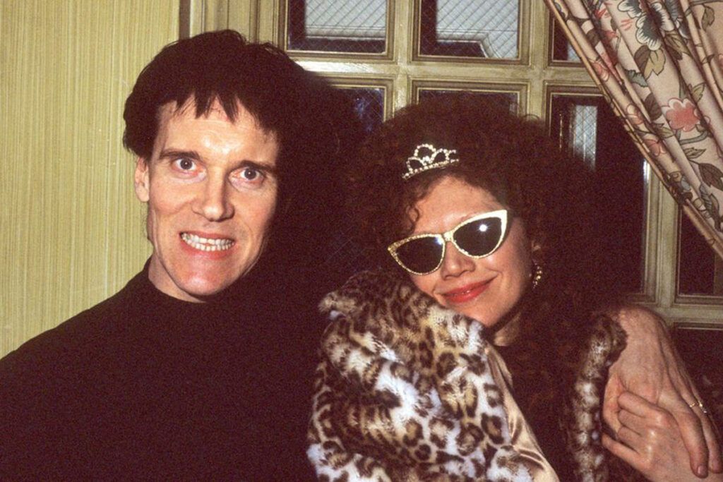 Lux Interior, el Elvis poseído: la historia del líder de The Cramps que inventó el rock de terror