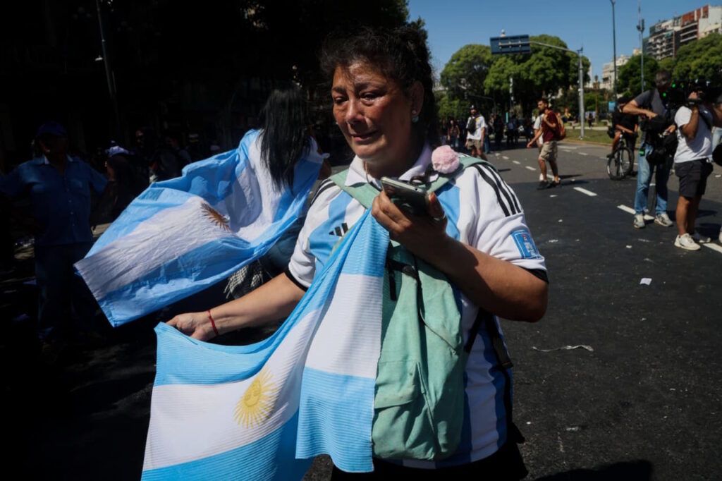 "Que se vayan todos": entre el Congreso militarizado y el sudor de los que pelean