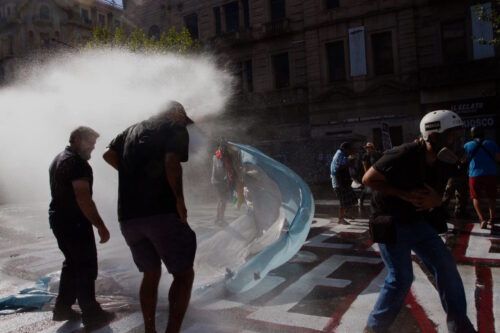 El sermón de los hidrantes: cacería y subasta de derechos en el Congreso enjaulado