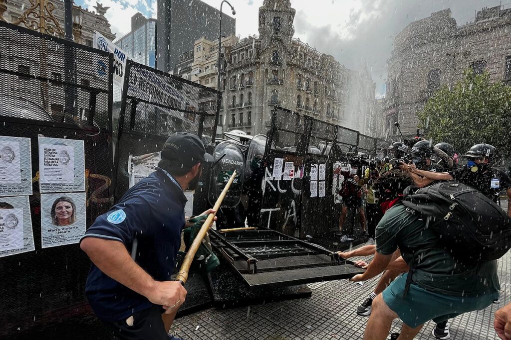 Represión en la marcha contra la Reforma Laboral de Milei