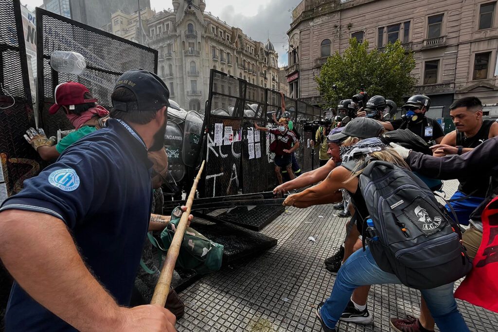 Represión en la marcha contra la Reforma Laboral de Milei
