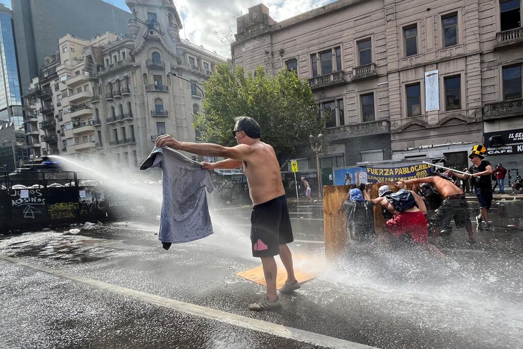 Represión en la marcha contra la Reforma Laboral de Milei