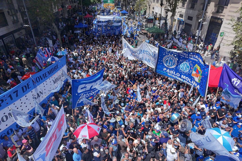 Masiva marcha de la CGT y otros sindicatos contra la Reforma Laboral: el comunicado puso el foco en el Senado