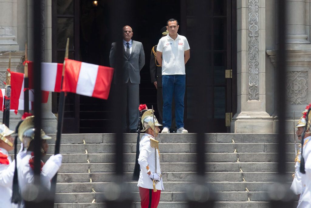 En Perú, el país de la democracia distópica, volvió la izquierda