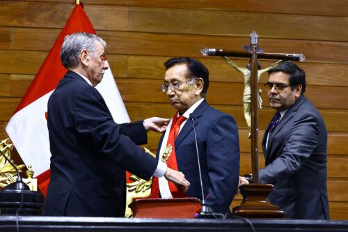 En Perú, el país de la democracia distópica, volvió la izquierda
