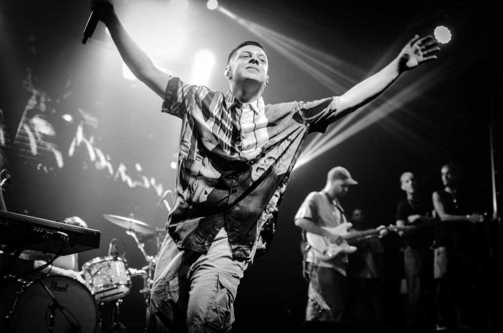 Willy Bronca hizo explotar Niceto con un show potente, político y lleno de invitados