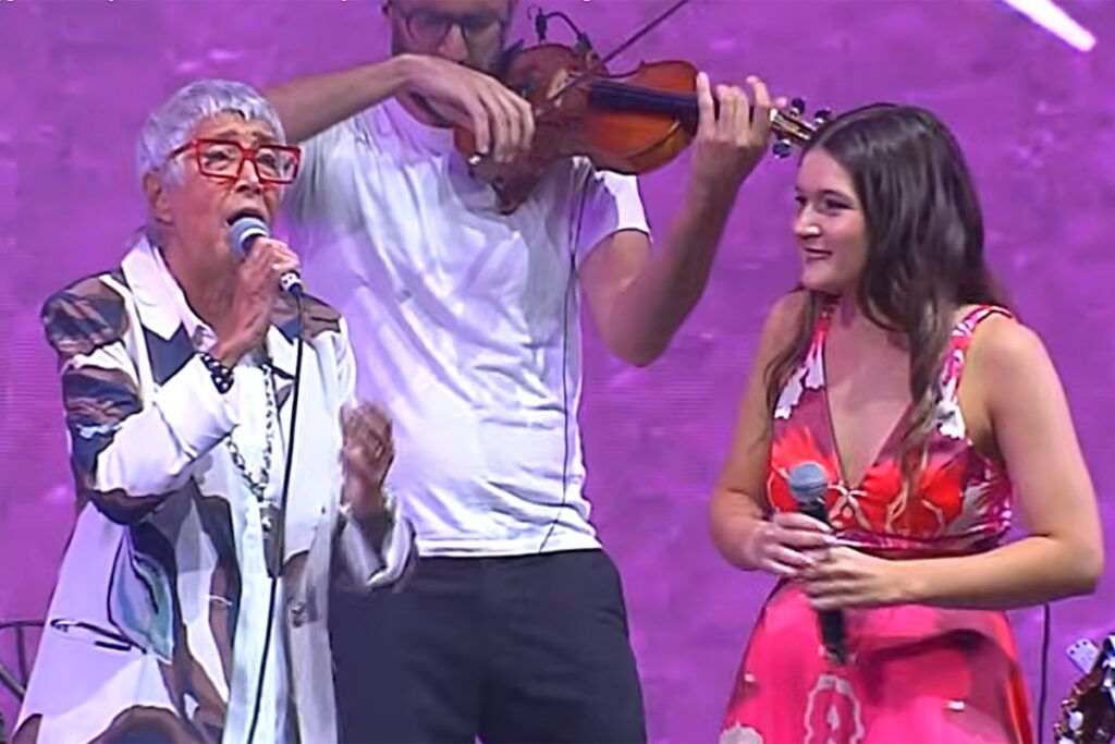 El emotivo mensaje de Teresa Parodi en Cosquín: jubilados abandonados, incendios sin control y “demasiada patria herida”