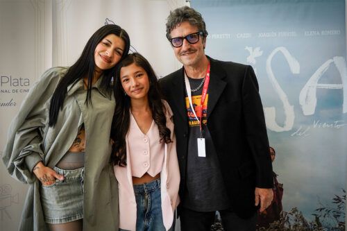 Se viene «Risa y la cabina del viento», el debut de Cazzu en cine, junto a Diego Peretti