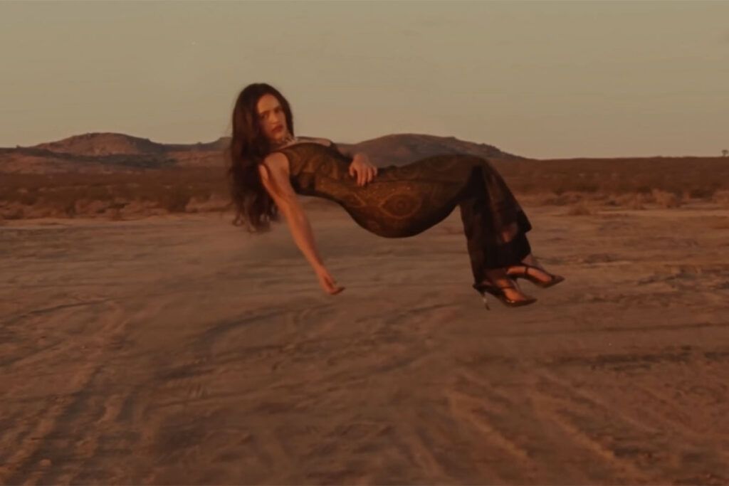 Rosalía lanzó “Sauvignon Blanc”, el nuevo video de Lux que sorprende por su minimalismo extremo